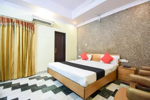 Capital O 10111 Hotel Roopa International - Image 3