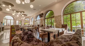 City Hotel - Image 5