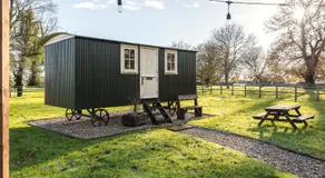 Ormesby Manor House & The Shepherds Huts & Well Lodge - Image 5