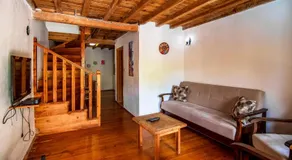 Havuzu korunaklı 2+1 taş villa - Image 2