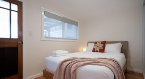 Modern Self Contained Unit Views Parking and WiFi - Image 2