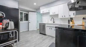 Centre Street upper 2bedSuite 4408 - Image 4