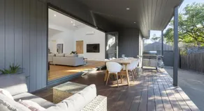 The Pelican - Stylish Poolside Oasis - Image 4