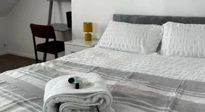 Le Crescent Rooms, Room Stays - Image 4