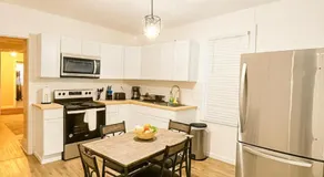Beautiful 4Bedroom Retreat Close to Niagara Falls Your Home Away from Home - Image 3