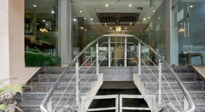 Super Collection O by OYO Railway Station Road Near Clock Tower - Image 4