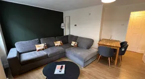Centralised St Helens in Abingdon By Prescott Apartments - Image 5
