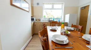 Spacious 2BR Home with Free Parking - Image 4