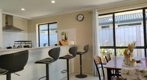 5-bedroom 2 bath stylish retreat near beach and wineries in Christie Downs,newly upgraded google TV with Neflix,chromecast, Apple TV, Amazon prime video - Image 3