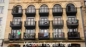 Stylish 2BR Apartment in Leeds City Centre with Town Hall Views - Image 3
