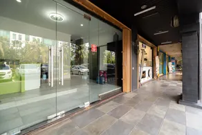 Urbanview Hotel Bizhome Artha Gading Boulevard by RedDoorz - Image 5