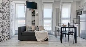Front Station Apartment by DiffeRent - Image 3
