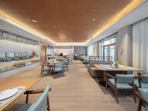 Country Inn & Suites by Radisson (Beijing Guomao Dawanglu Subway Station Branch) - Image 3
