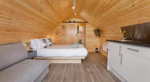 Little Meadow Pods with Hot Tub - Image 2