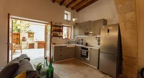 The Yard Traditional Residence - Image 3