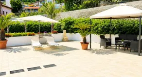 Carlo's Luxury Villa - Image 5