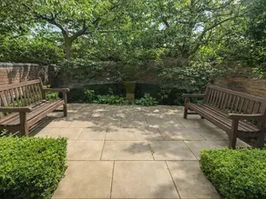 Roomspace Serviced Apartments - The Courtyard - Image 2