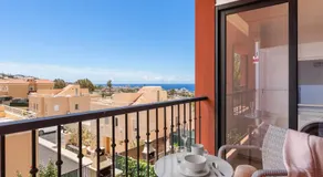 Charmant appartement avec internet haut débit et piscine | Vue ville | Adapté au travail à distance - Image 4