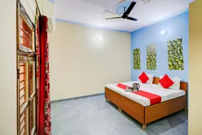 OYO Flagship 87458 Royal Inn - Image 2