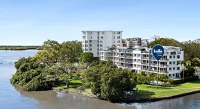 Stunning Rooftop Retreat with Private Jacuzzi on the Maroochy River - Image 5