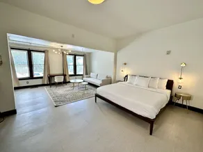 Historic Peninsula Inn - Image 2