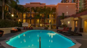 Marina Del Rey Luxe 2-Bedroom & 1-Bedroom - Hot Tub, Pool Table, Grill & Cinema Projector - Image 2