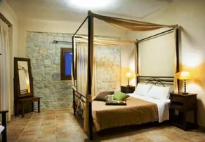 Vlyhada Guesthouse - Image 2