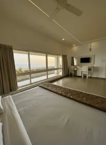 Luxury Sea-Facing 1BHK – Sunset Infinity View - Image 2