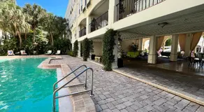 The Green Room - Poolside Studio with Parking Spot at 1920s Historic Residence on Palm Beach Island - Image 4