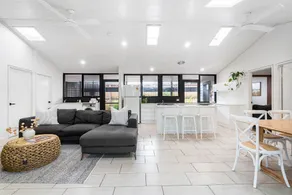 Bangalleys - beachside retreat with large pool - Image 3