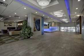 Port-O-Call Hotel - Image 5
