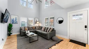 Large Modern Home Centrally located With Hot Tub - Image 4