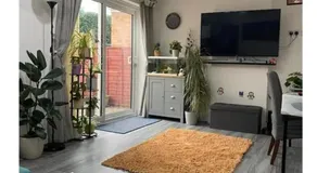 Cozy Double Bedroom - Image 2