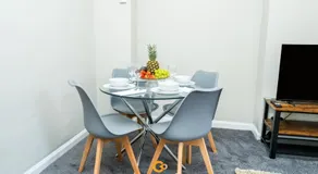 Court Street by CENTRAL SERVICED APARTMENTS - 2 Bedroom - Ground Floor - 2 x Double Beds - Free Street Parking - Fully Equipped - Short & Long Term Stays Available - Contact Us for your Requirements - Image 4
