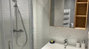 Appt T2 refait à neuf - vue mer dans résidence avec piscine - Image 2