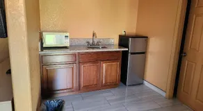 Two Palms Motel - Image 3