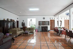 Loesje Guesthouse Syariah - Image 4