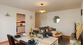 Superbe Nid Douillet avec Terrasse, Double Parking - Image 3