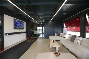 Ren Business Hotel - Image 2