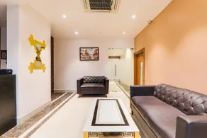 Super Townhouse Viraj Khand Formerly Veridian Inn - Image 4