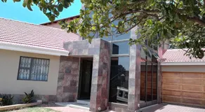 Lalela House Boutique Guesthouse - Free Wifi & Secure Parking - Image 5
