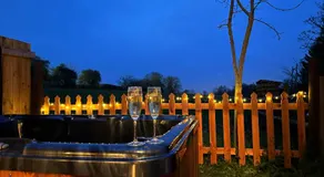 Bay Cottage, Hot Tub - Image 4