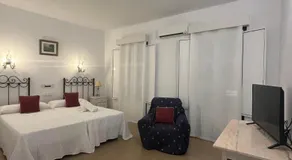 Hostal 2 estrellas -Restaurante Las Tres Encinas EN EL CENTRO DEL PUEBLO - Image 2