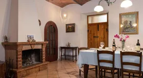 Enchanting Flat with Patio in Abbadia a Isola - Image 5