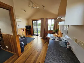 Snug Beach Cabin and Caravan Park - Image 2