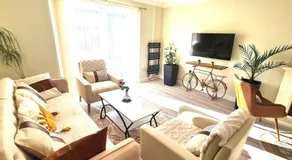 The Art Gallery Guest House - Newport Cozy 3-Bedroom Home - Image 2