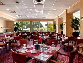 Days Inn & Suites by Wyndham York - Image 3