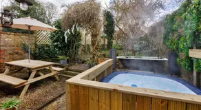 Minster House - Group Hot Tub - Image 4