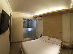 Hin's Hotel - Image 2