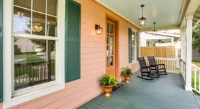 Large Yard: 'Pascagoula Peach' Home in Baton Rouge - Image 4